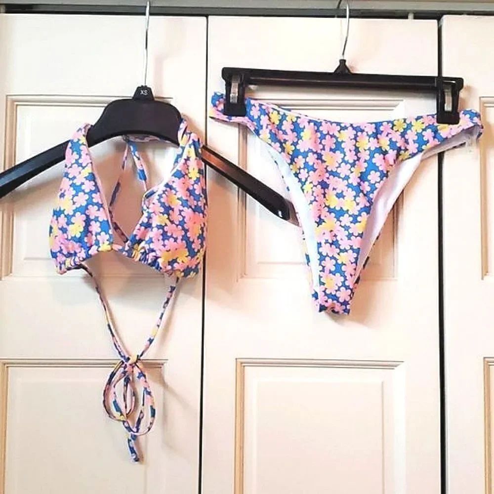 SHEIN BIKINI, FLORAL, Size M on top, Size S on Bottoms. NWOT!